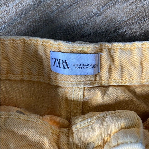Yellow mid-thigh Zara shorts - Picture 3 of 3